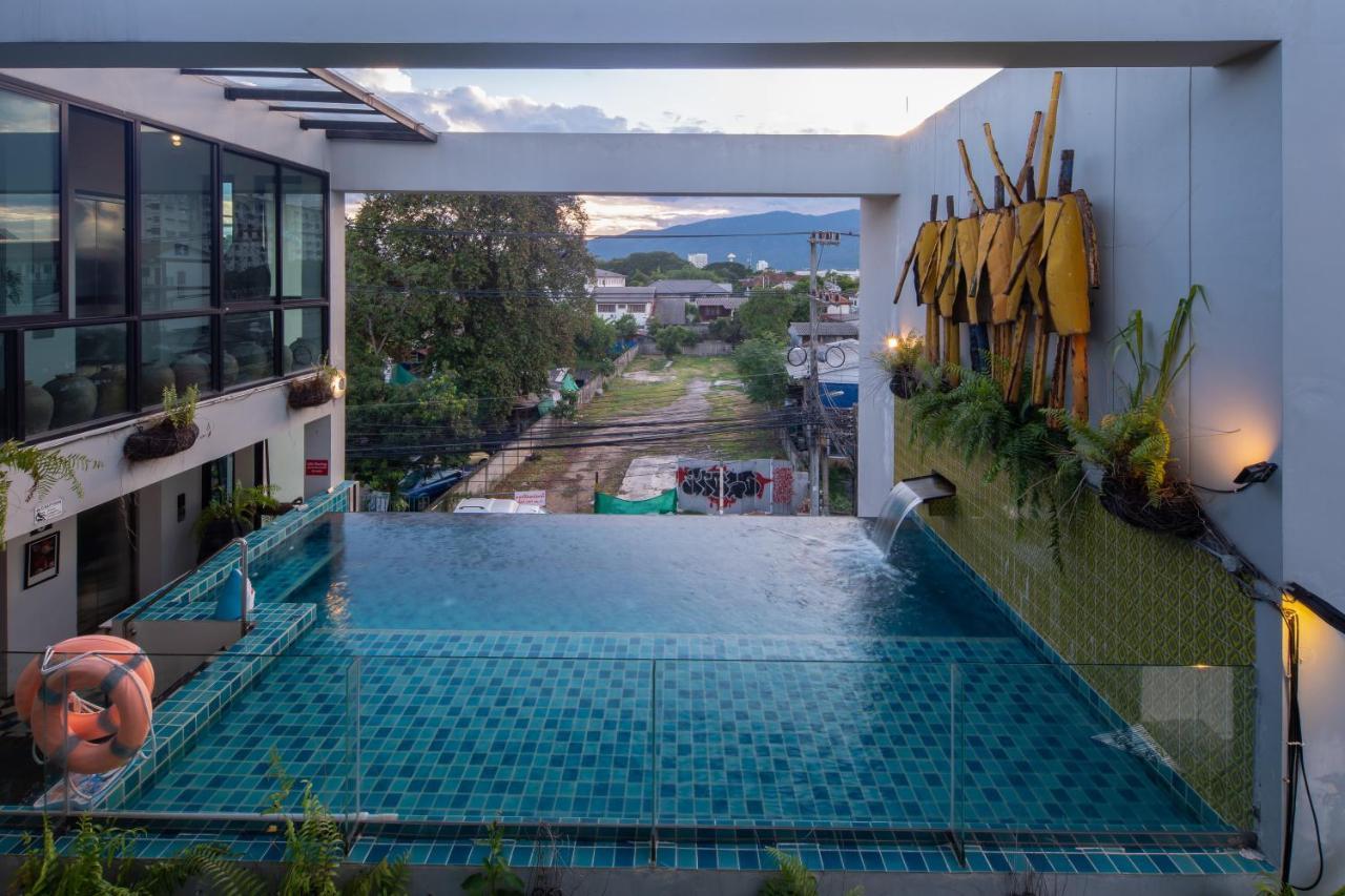 River Art Hotel Chiang Mai Exteriör bild